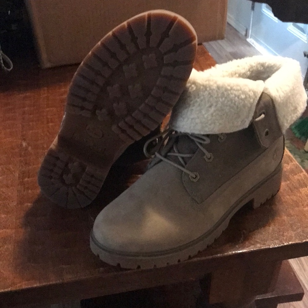 Tan Timberland fold over boots size 8 1/2 Women